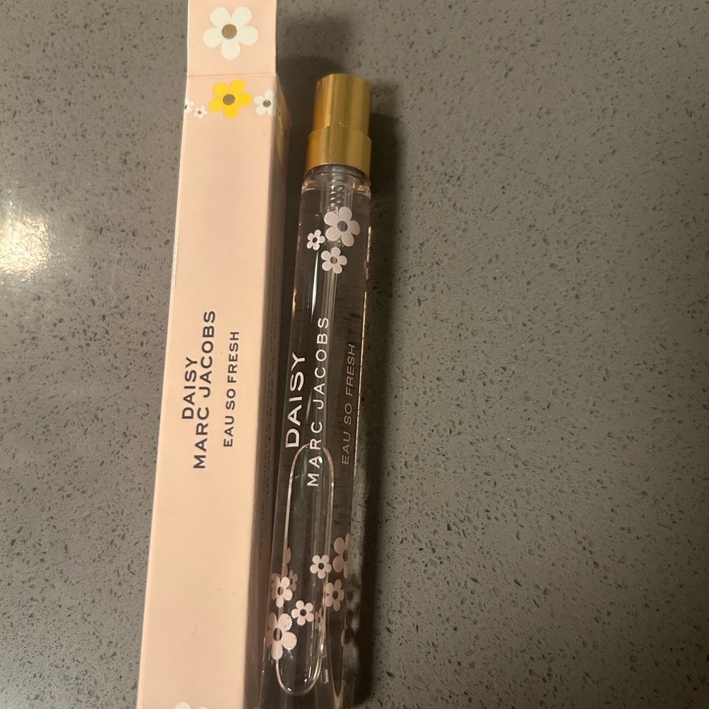 Marc Jacobs Daisy Eau So Fresh Rollerball with Gold Cap
